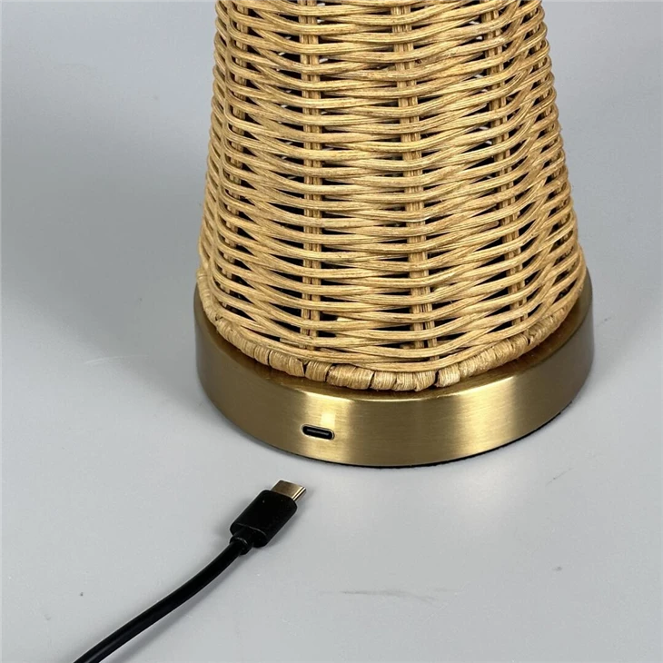 Rechargeable Hand-woven Rattan Tabele Lamp