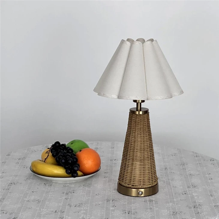 Rechargeable Hand-woven Rattan Tabele Lamp